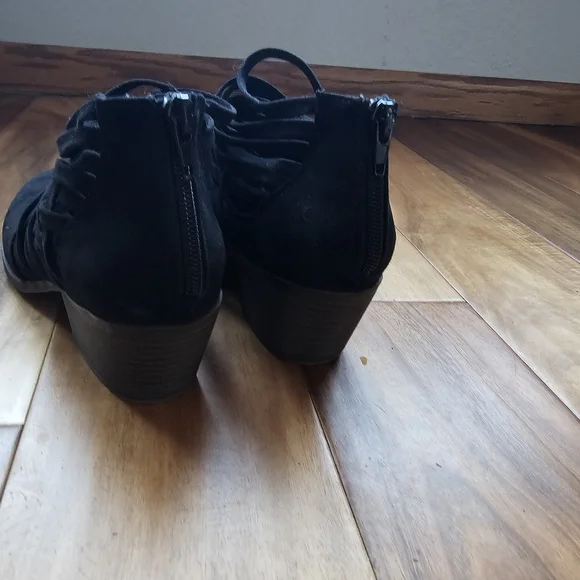 Fergalicious Black Criss Cross Ankle Boots Size 6 - Picture 5 of 6